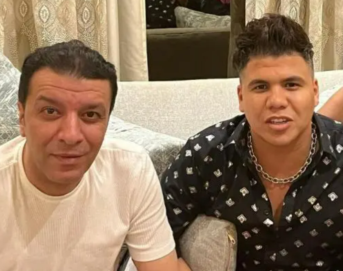 بالصورة عمر كمال يزرع دقن ومصطفى كامل يدافع عنه